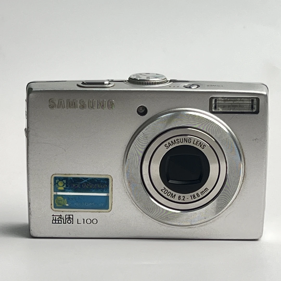 95新 Samsung/三星 l100银色820万像素3倍变焦复古ccd数码相机