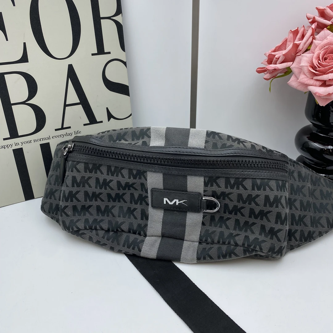 95新 MICHAELKORS/迈克高仕 17994 胸包