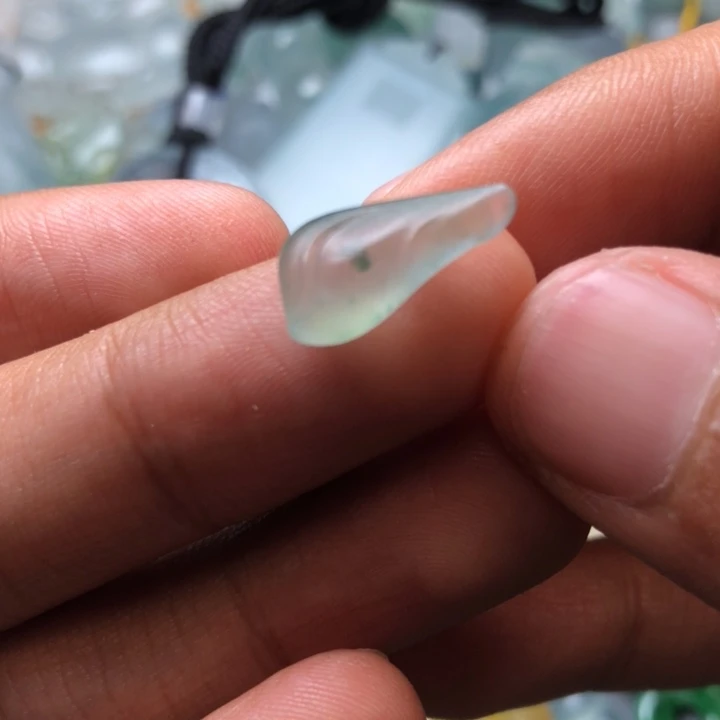 定制翡翠未镶嵌挂件