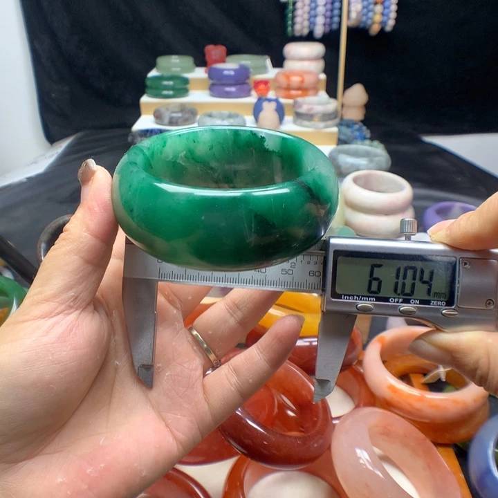 未镶嵌手镯石英质玉