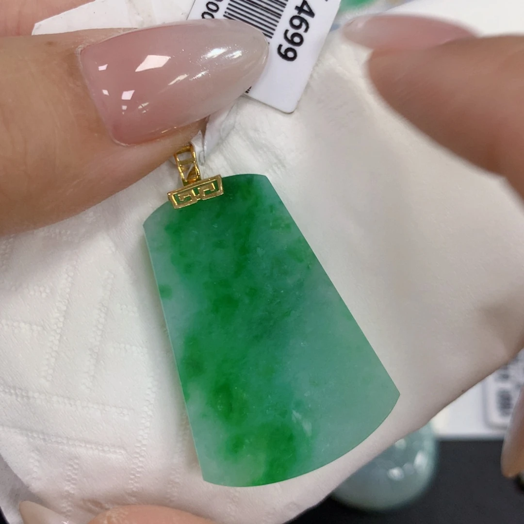 颈饰18K金镶嵌翡翠