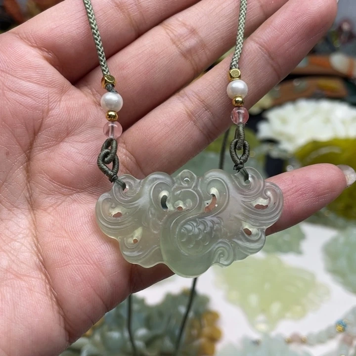 蛇纹石玉未镶嵌颈饰