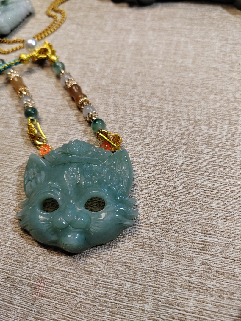 翡翠油青猫面具吊坠