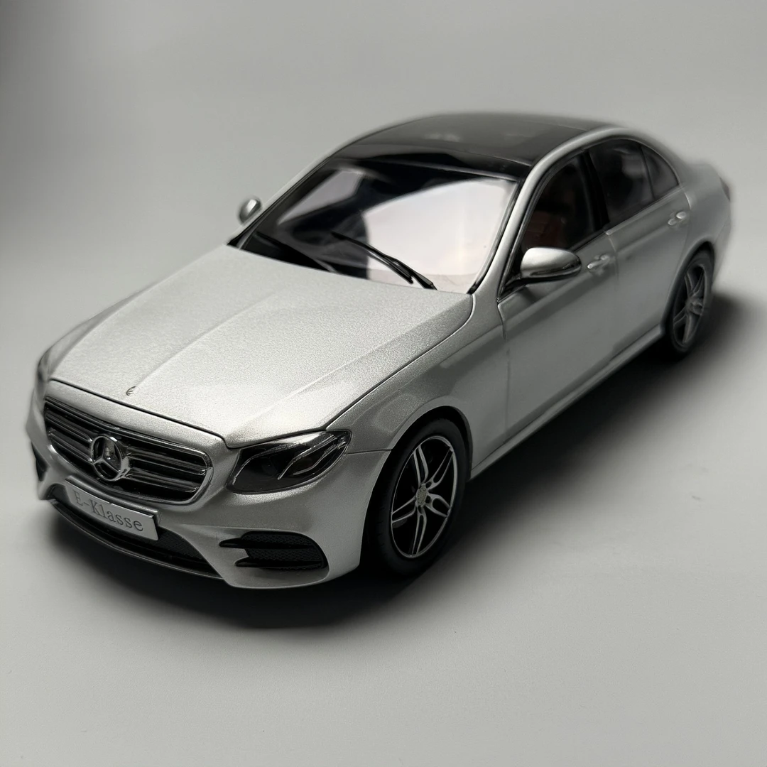 奔驰E 新款车模18比例合金原厂