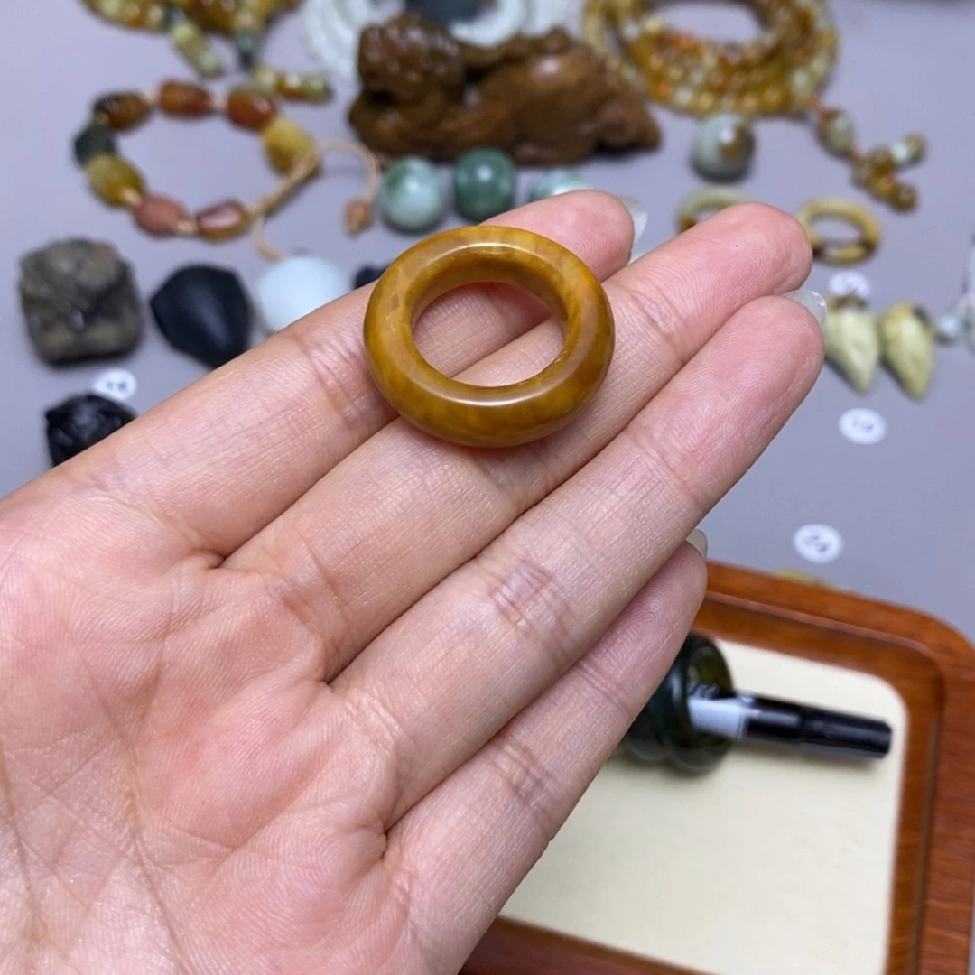 蛇纹石玉未镶嵌配饰不*