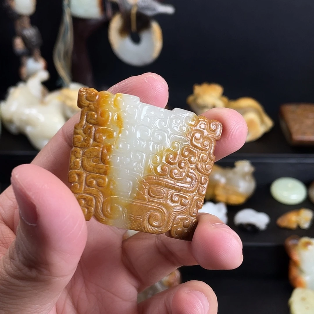 蔚***林和田玉未镶嵌颈饰