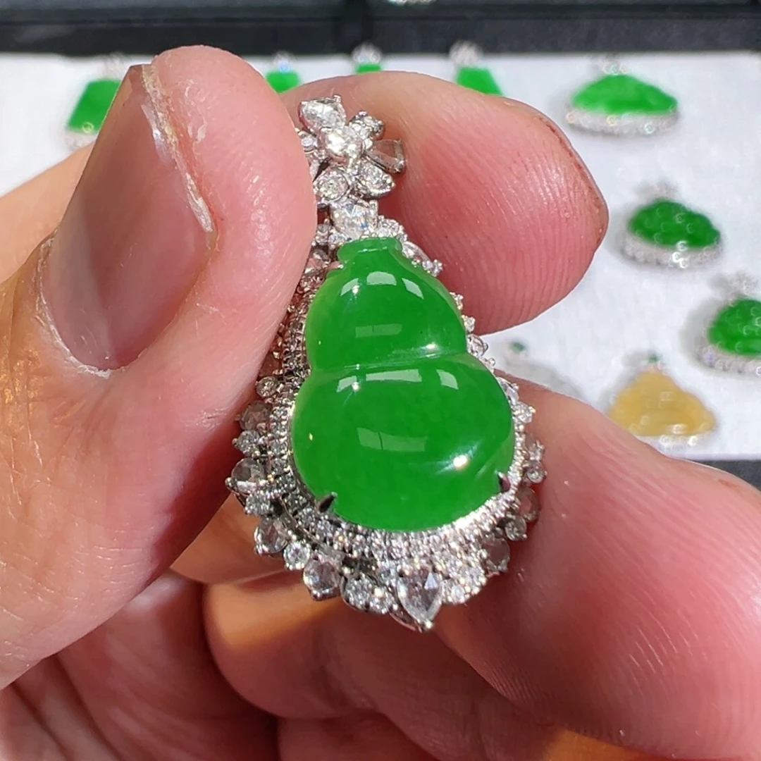 【闪购商品】翡翠吊坠(不含链)18K金镶嵌