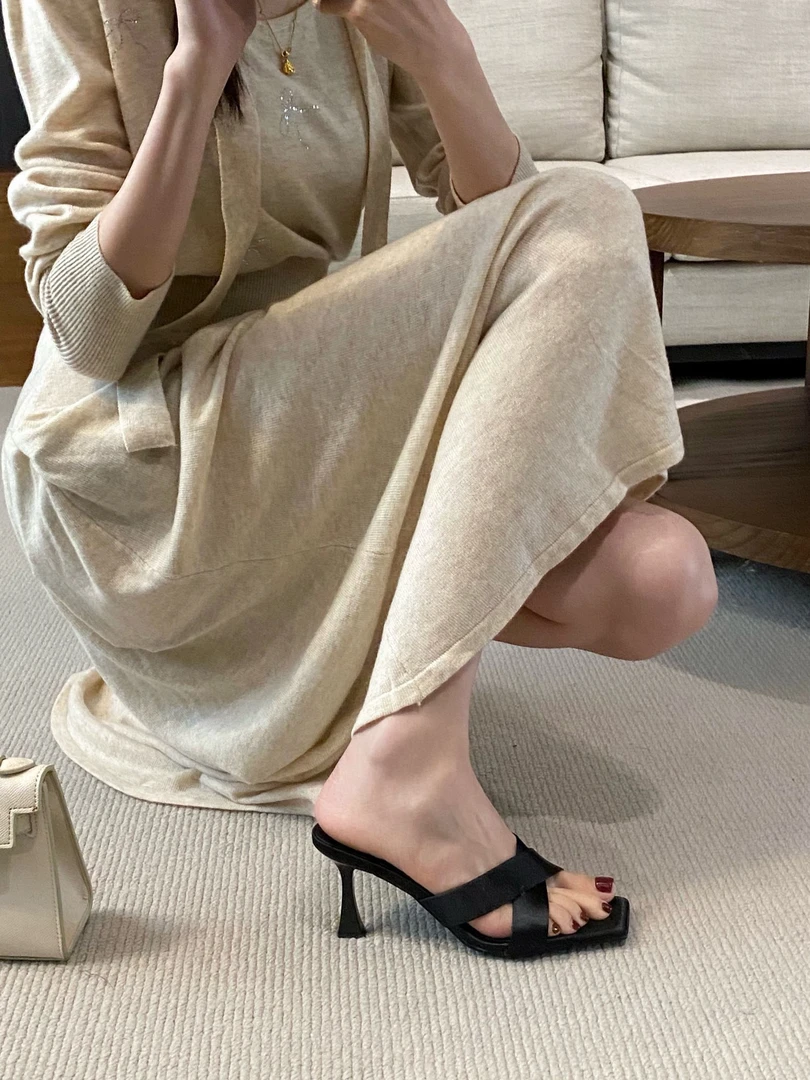 太高级了吧！交叉带高跟气质拖鞋