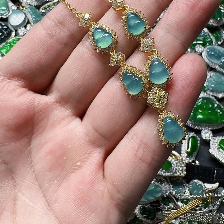 翡翠颈饰未镶嵌天然A货翡翠放漏