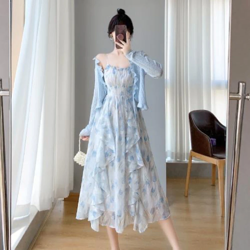 小清新蓝色碎花吊带连衣裙两件套女夏季法式设计感气质荷叶边长裙