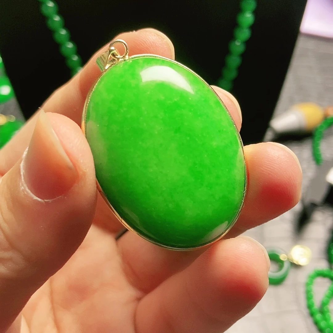 颈饰18K金镶嵌翡翠