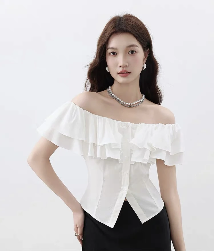 爱客一字肩衬衫女2025夏季法式设计感小众露肩荷叶边修身短款衬衣