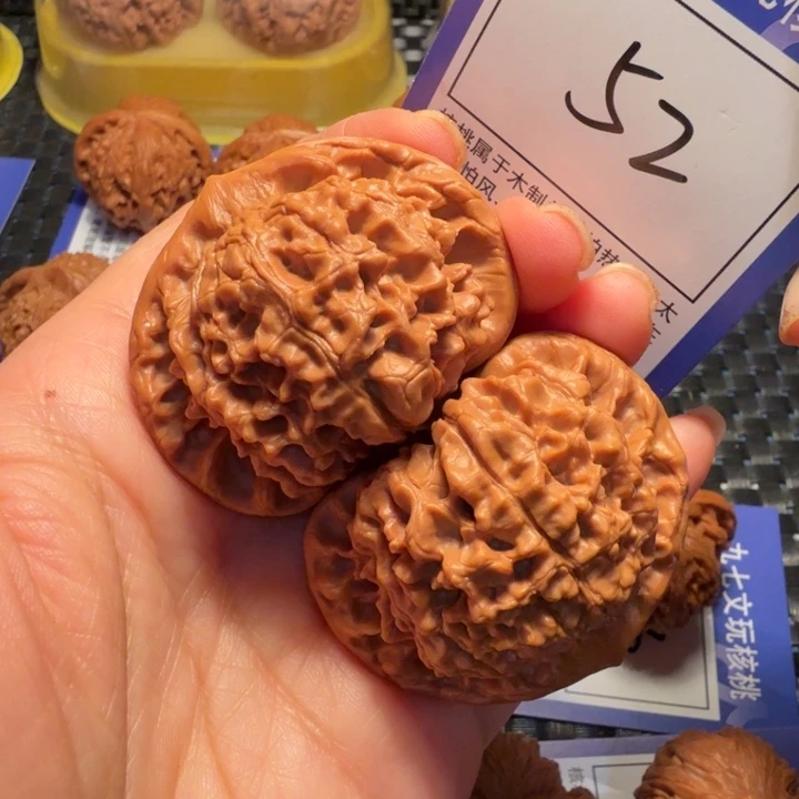 文玩核桃把件52官帽47