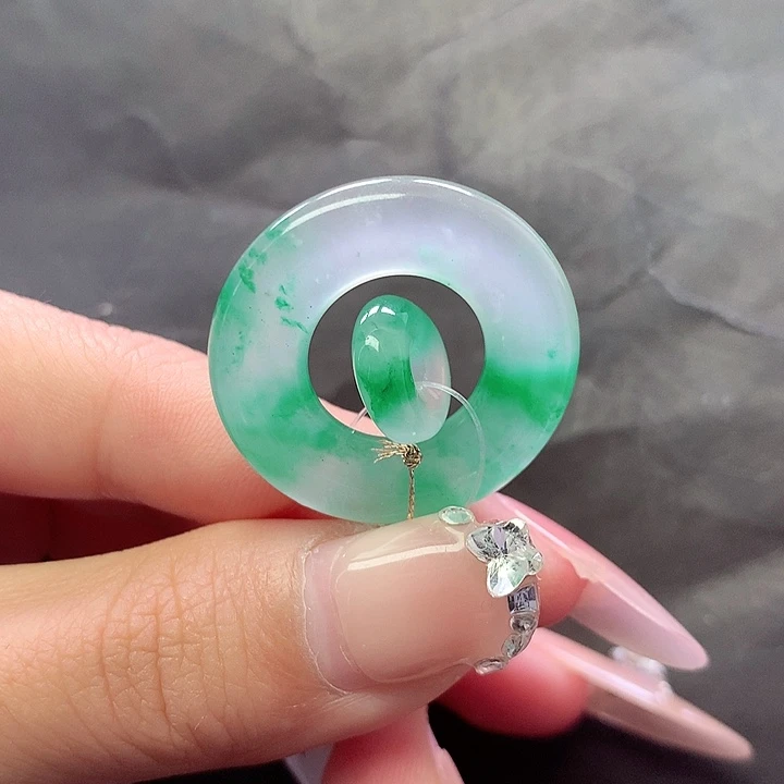 石英质玉未镶嵌颈饰
