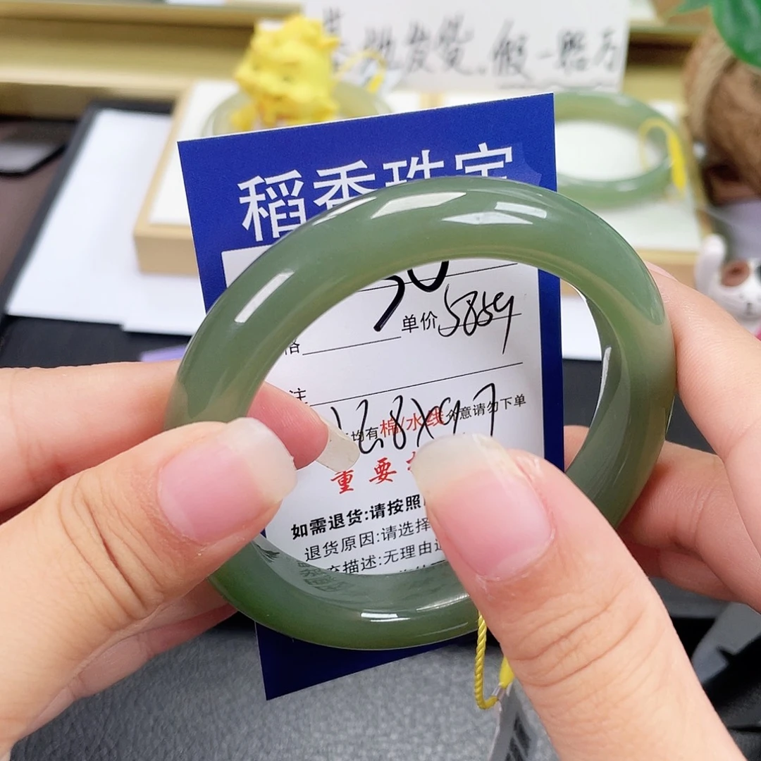 和田玉手镯未镶嵌