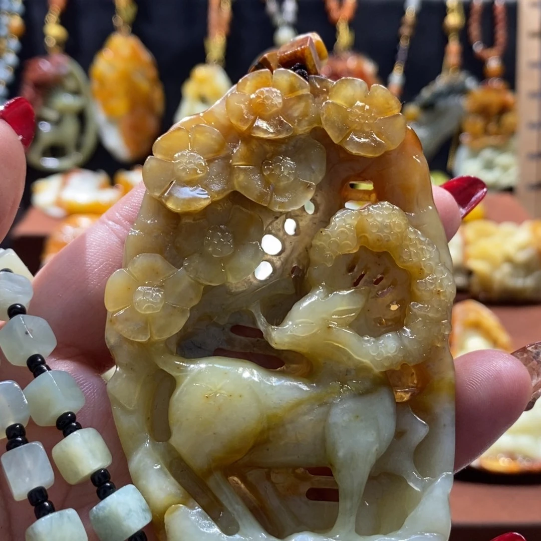 蛇纹石玉颈饰未镶嵌