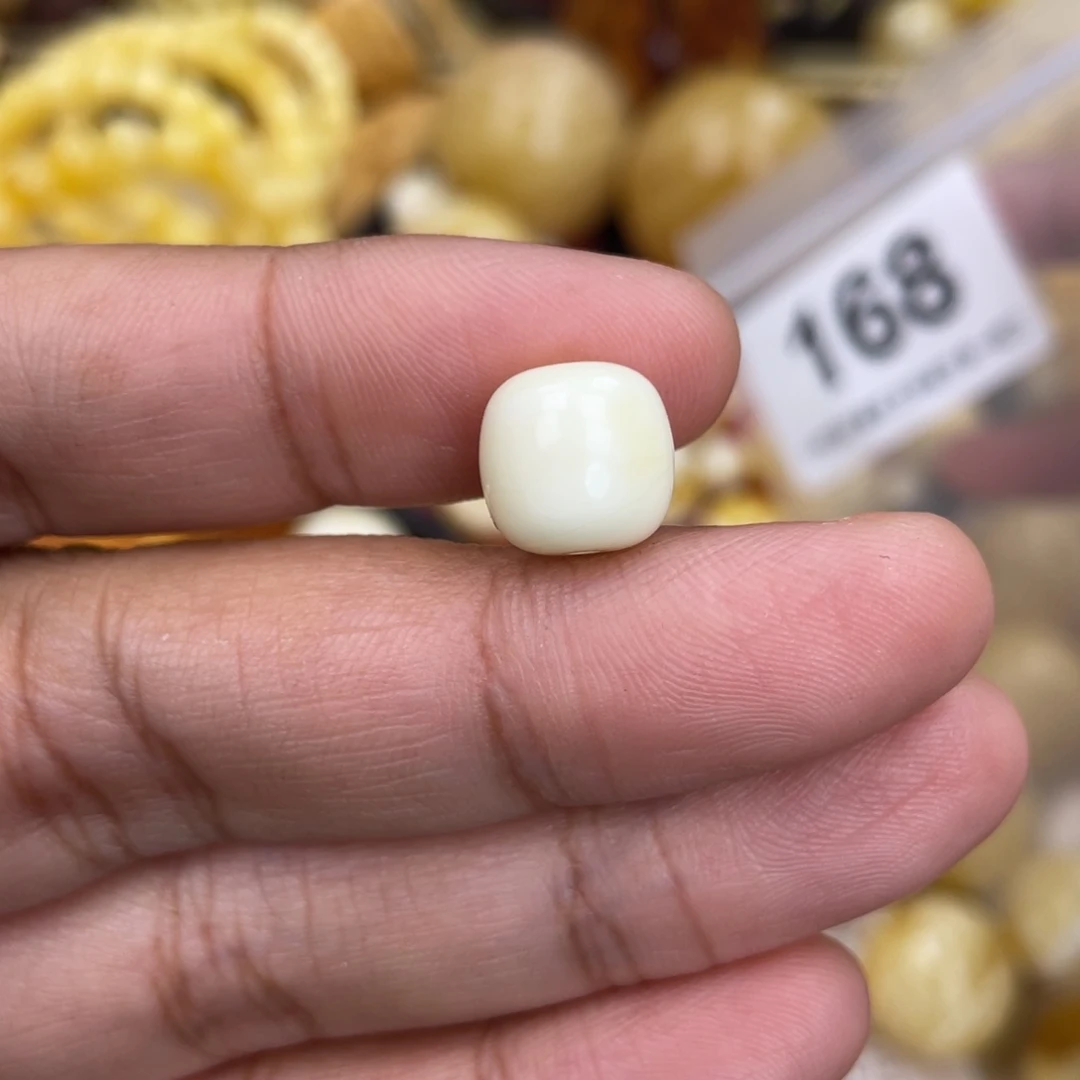 蜜蜡未镶嵌珠宝奇石10.5