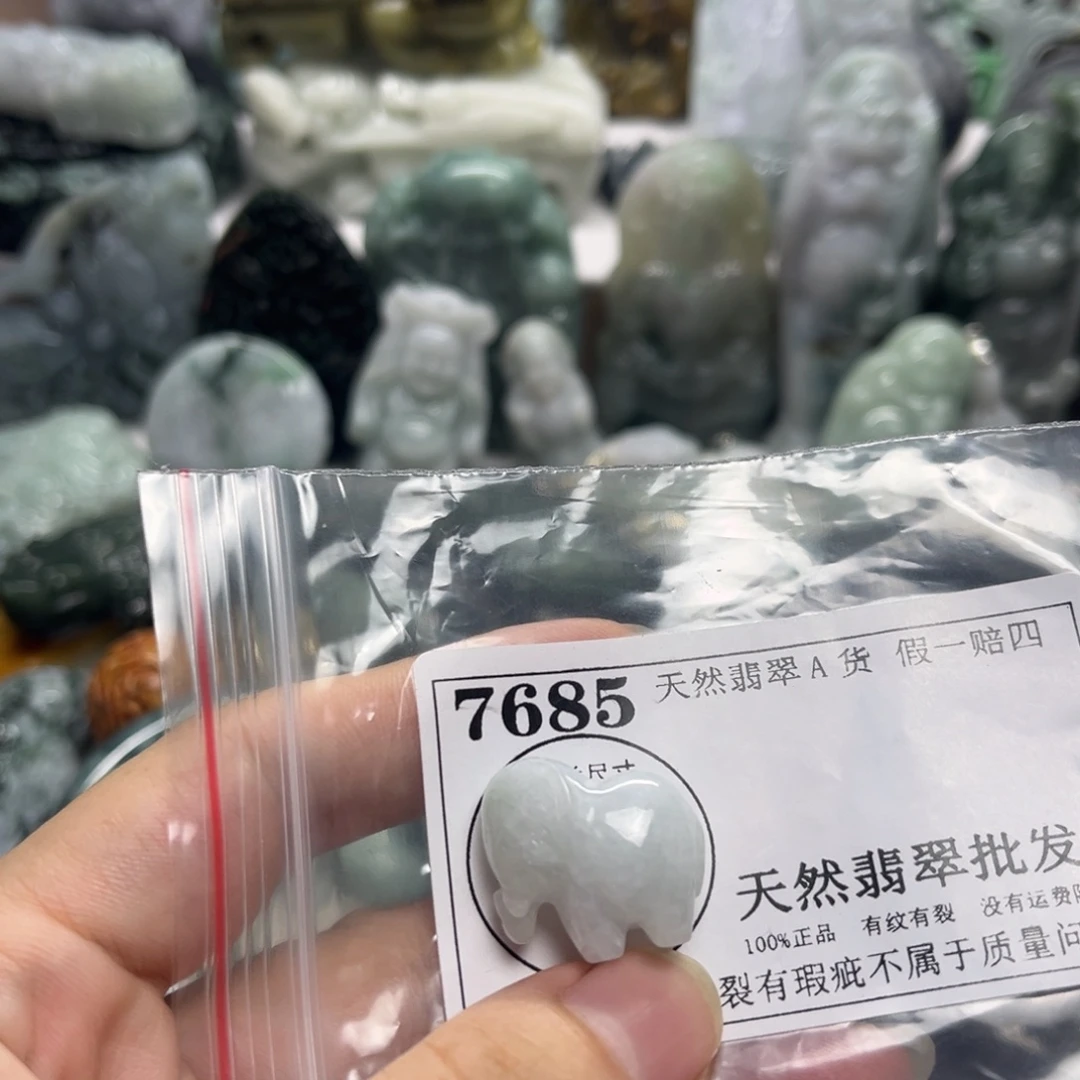 翡翠未镶嵌颈饰7685