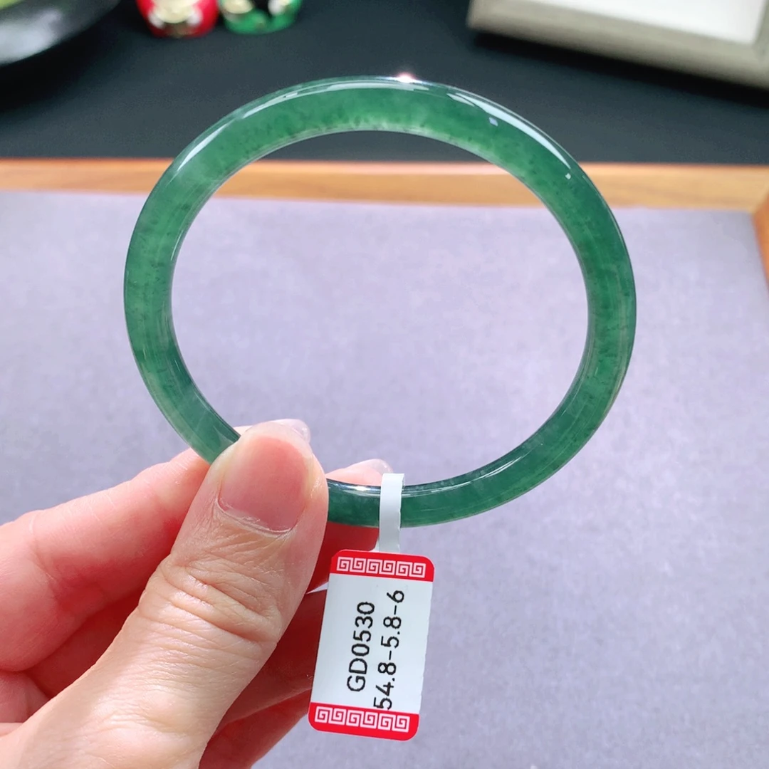 翡翠手镯未镶嵌天然翡翠手镯