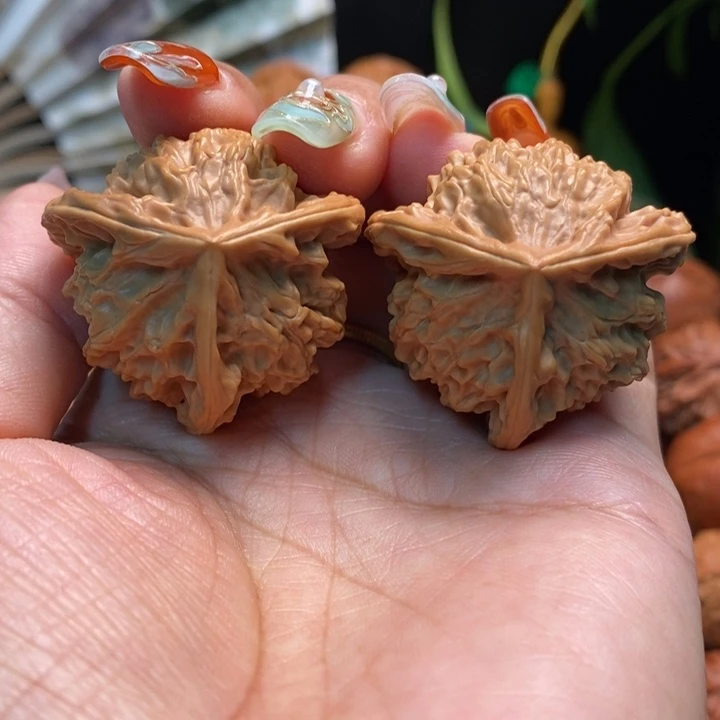 文玩核桃把件盘山三棱