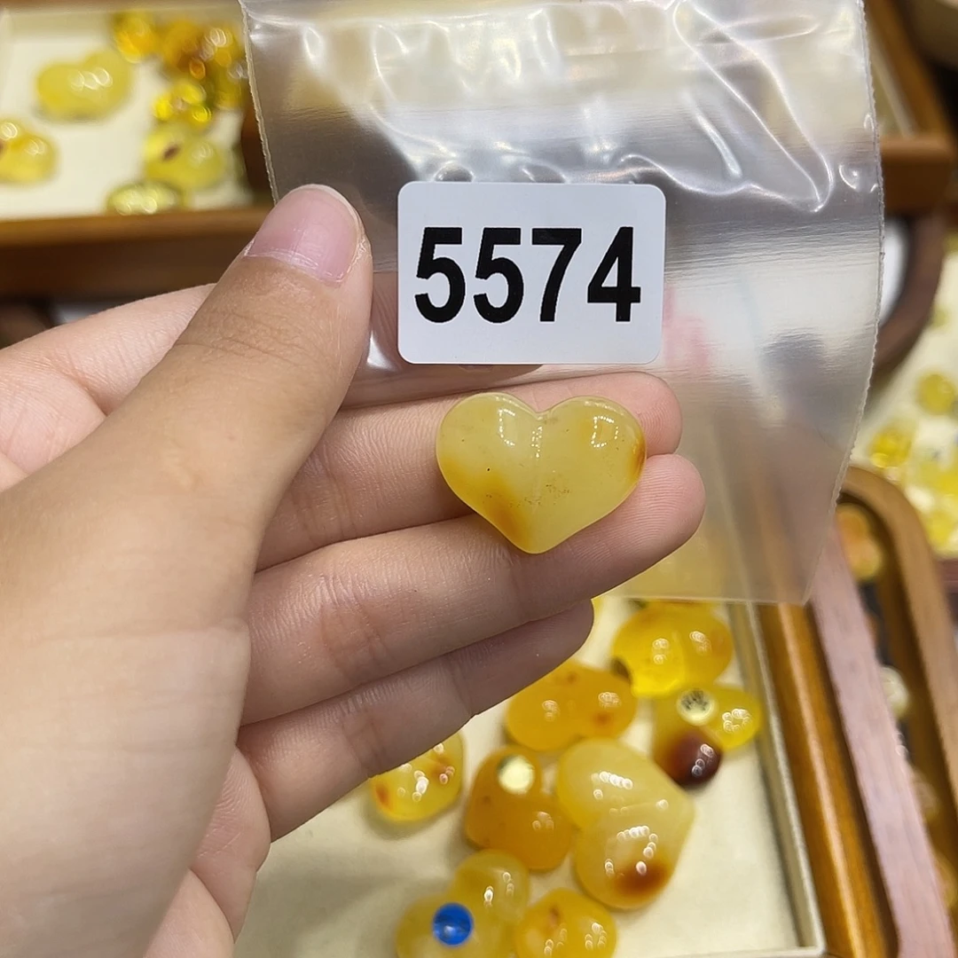 琥珀未镶嵌珠宝奇石