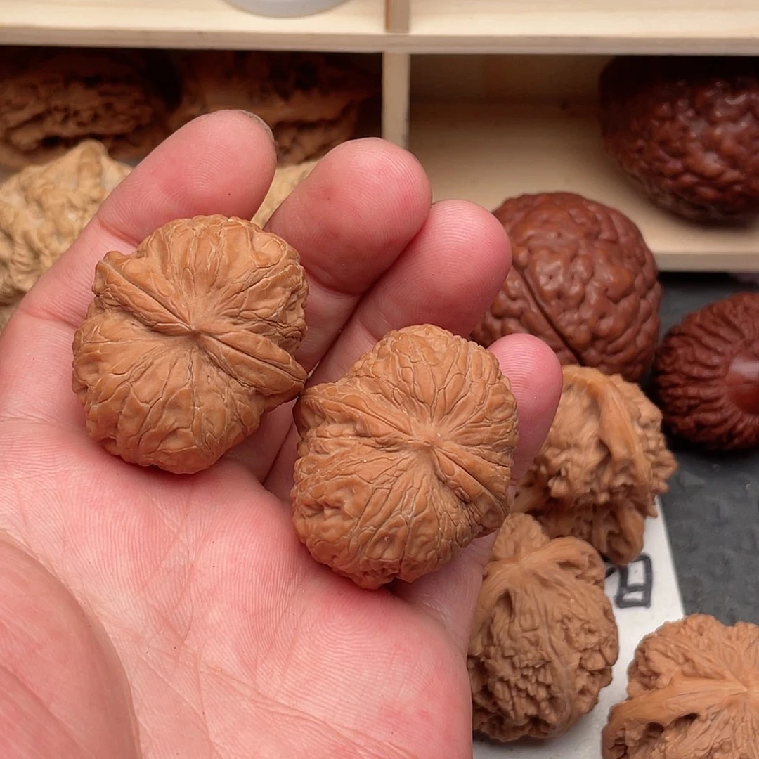 文玩核桃吊坠一**傅元宝