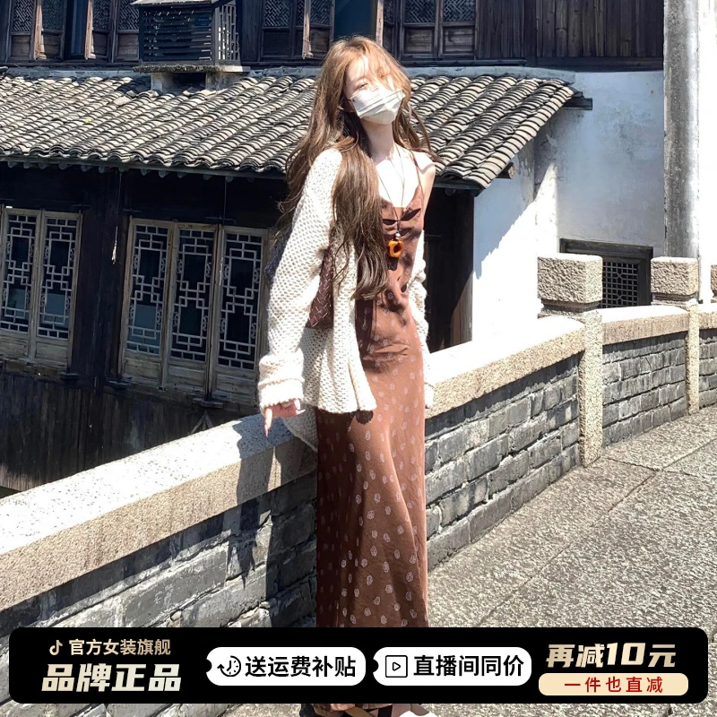 法式碎花吊带连衣裙子女早秋季2025新款韩系慵懒气质穿搭一整套