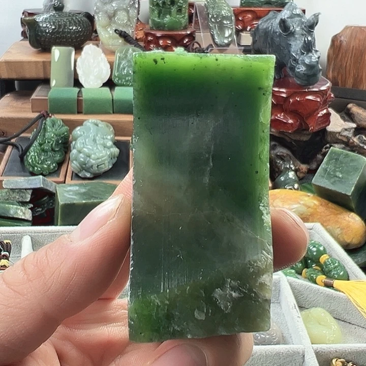 和田玉（碧玉）未镶嵌珠宝奇石