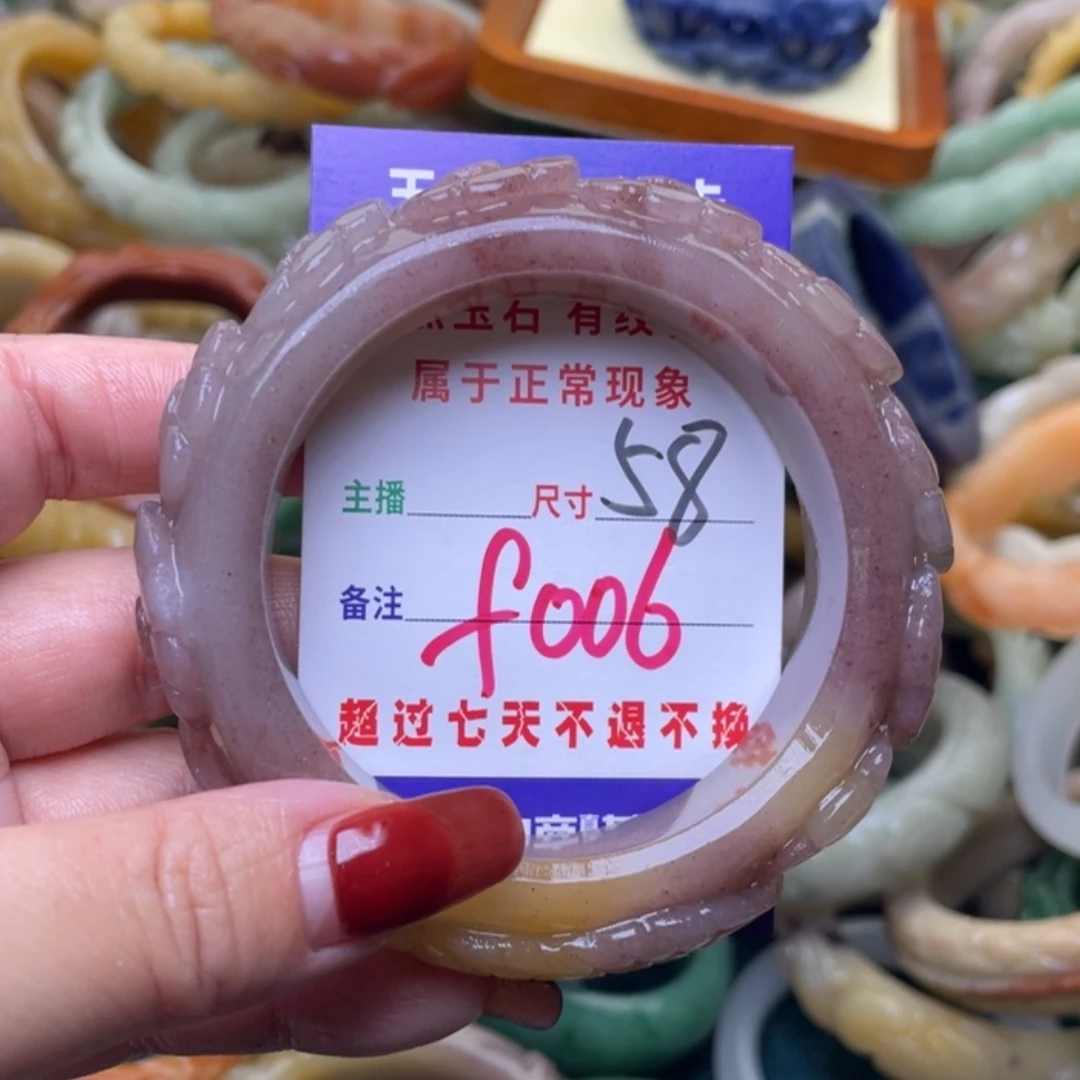 【闪购商品】未镶嵌手镯石英质玉