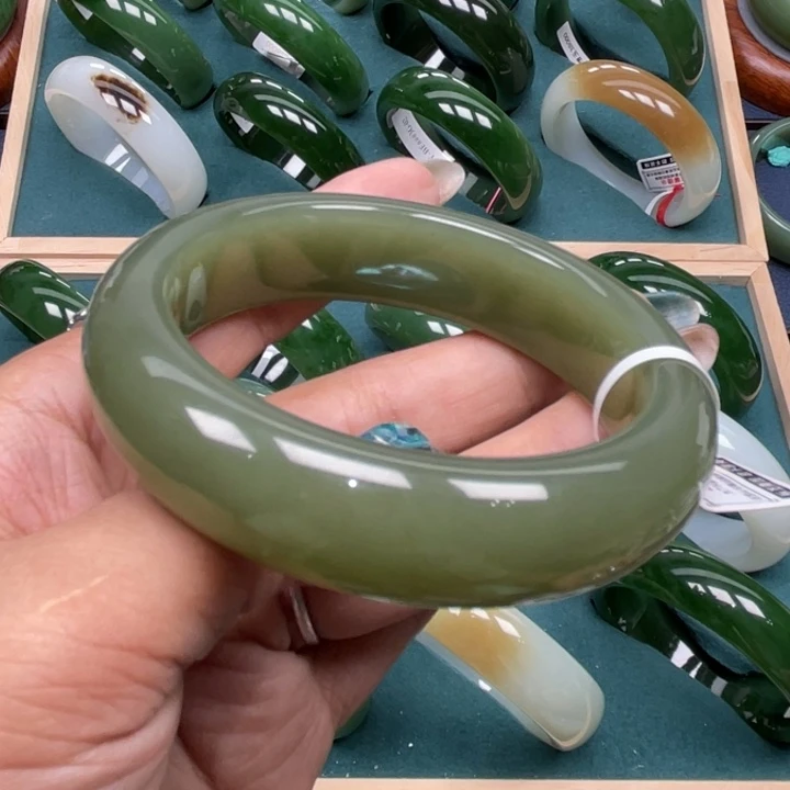 未镶嵌手镯和田玉