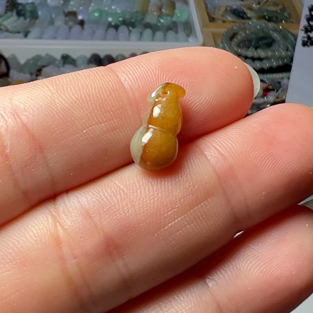 翡翠未镶嵌颈饰小葫芦吊坠一个99块