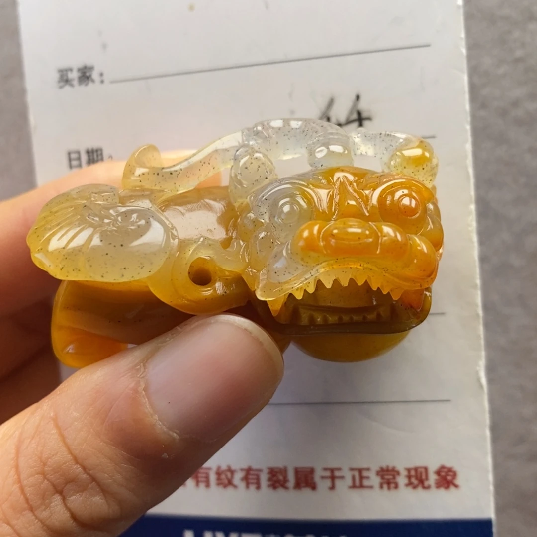 石英质玉（黄龙玉）未镶嵌颈饰
