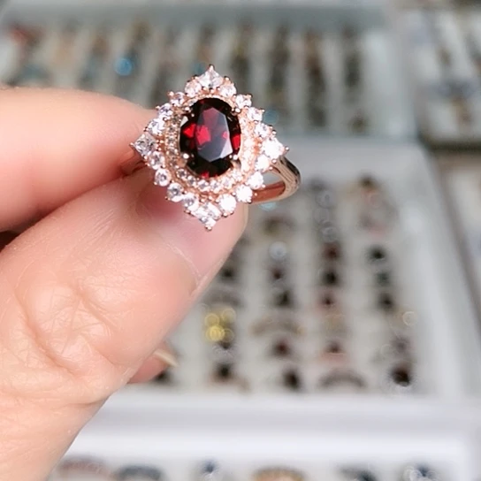银S925镶嵌石榴石戒指