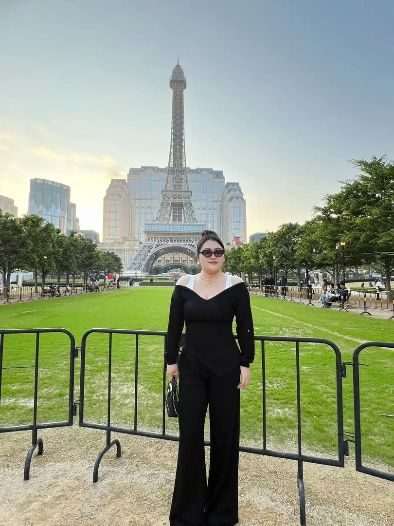 【加加】25年春季新款显瘦撞色一字领假两件吊带卫衣阔腿裤套装气质