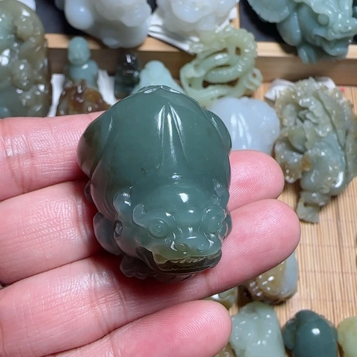 和田玉挂件未镶嵌同***！