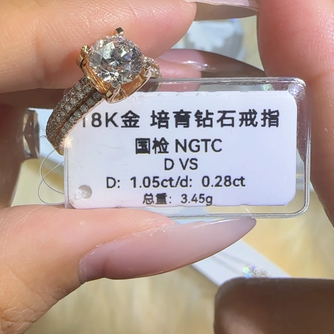 实验室培育钻石18K金镶嵌牛头