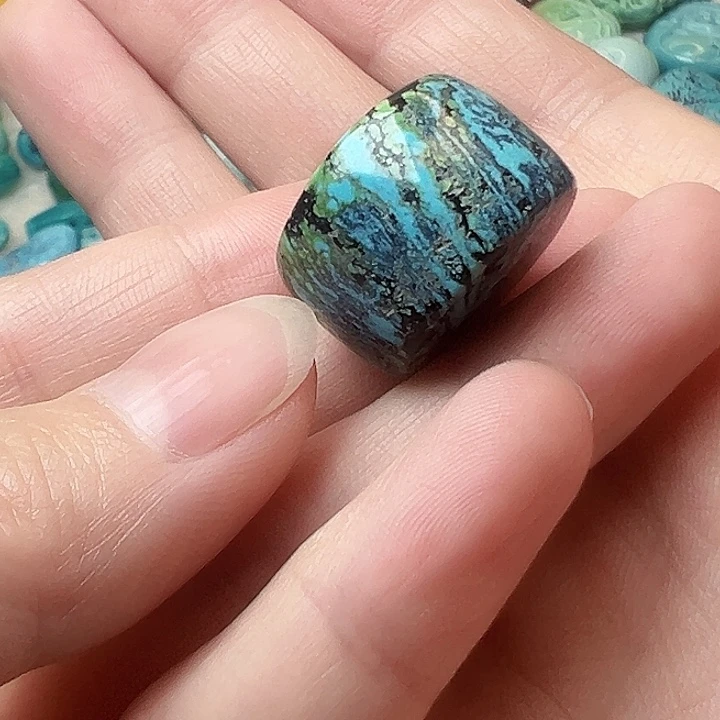 绿松石未镶嵌颈饰