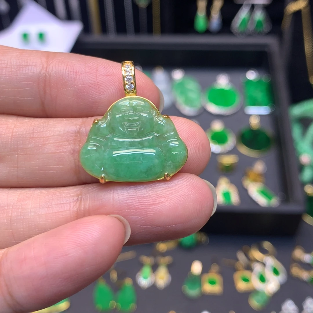 翡翠未镶嵌颈饰有纹