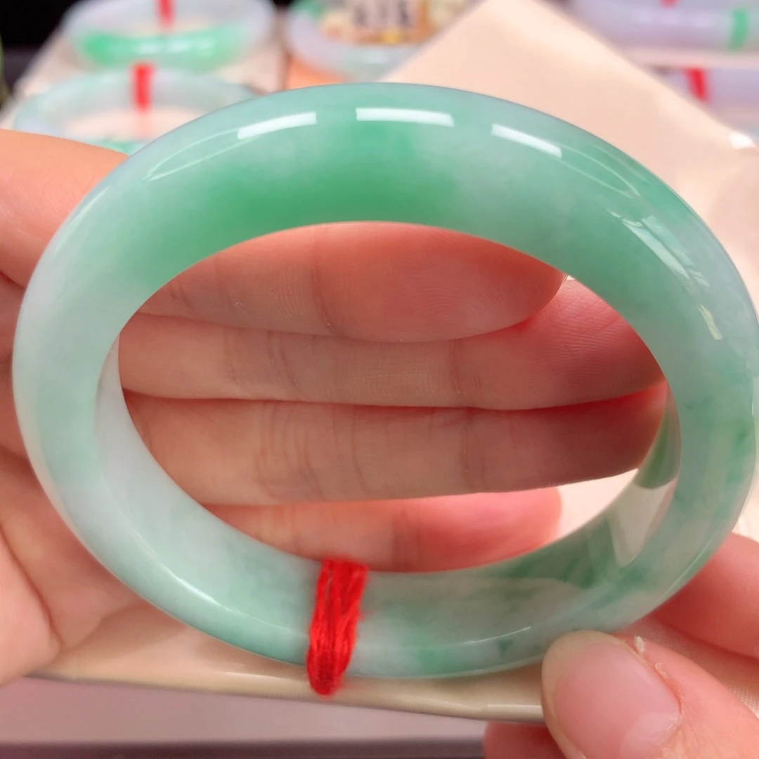 翡翠未镶嵌手镯冰胶阳绿