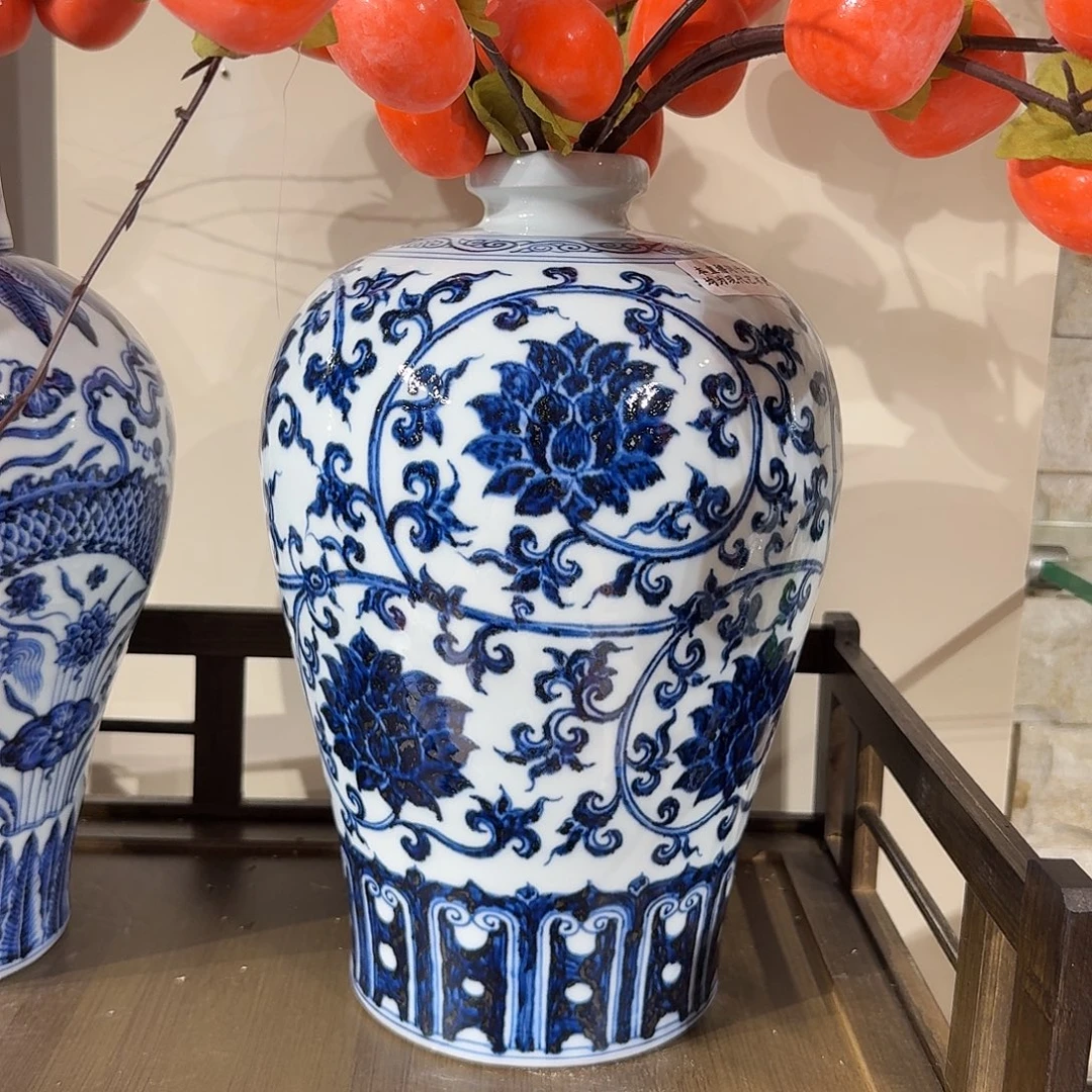 王***涛摆件宇泽堂缠枝莲梅瓶