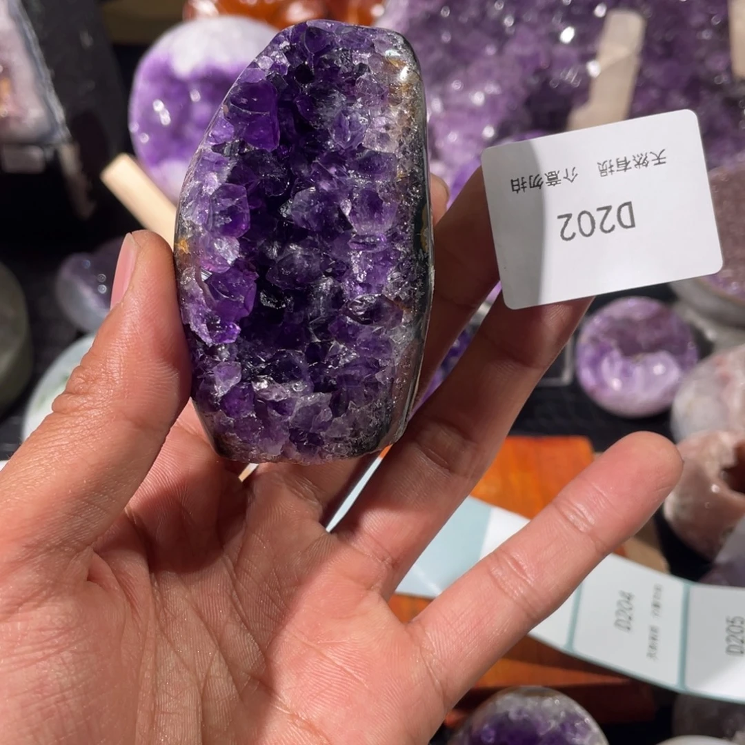 紫晶未镶嵌大型摆件（非配饰）