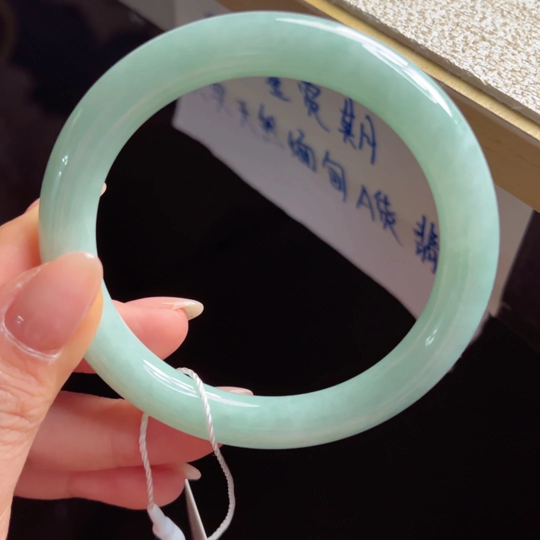 未镶嵌手镯翡翠手镯