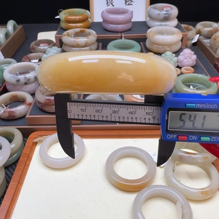 石英岩玉未镶嵌手镯