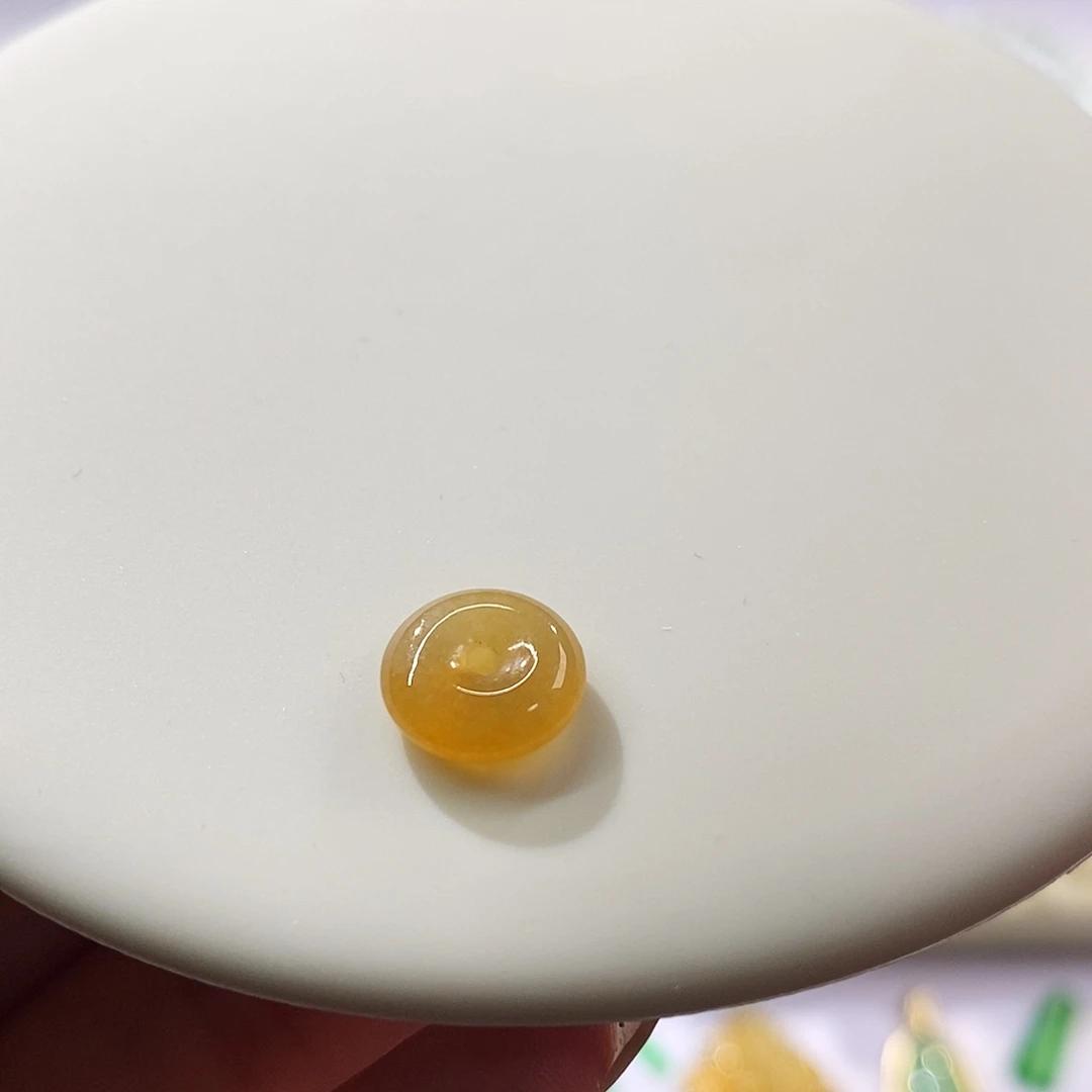 翡翠裸石冰黄扣子