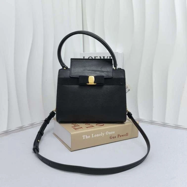 95新 FERRAGAMO/菲拉格慕 黑色小号小方链条包单肩女包14389131