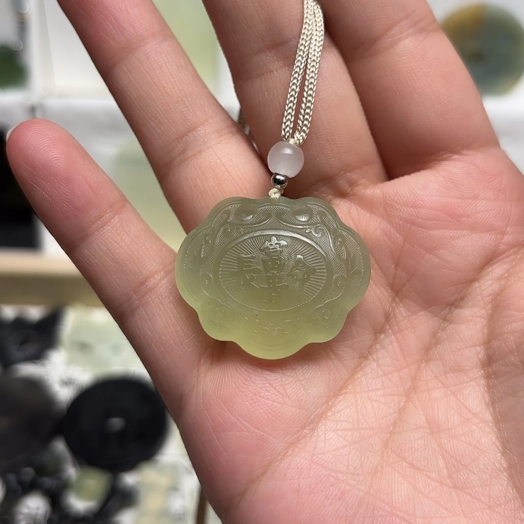 蛇纹石玉颈饰未镶嵌