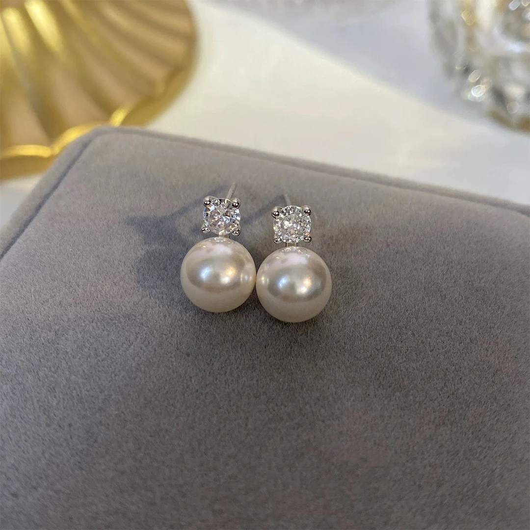 铜合金耳饰 经典戴妃款闪钻珍珠耳钉轻奢小众高级感气质白色耳环