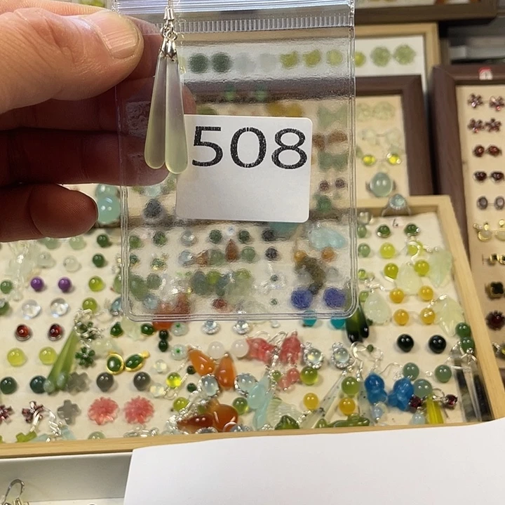 蛇纹石玉合金耳钉
