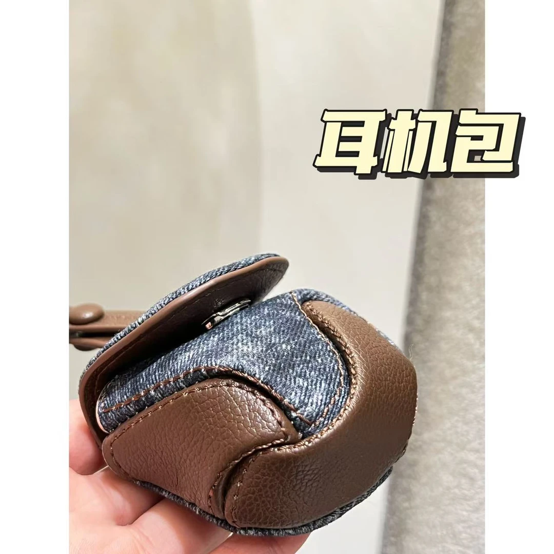 【小橄榄球造型明线皮质耳机包】牛仔拼皮