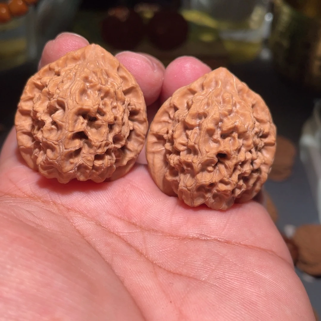 有***的吊坠桃核祥云纹马蹄